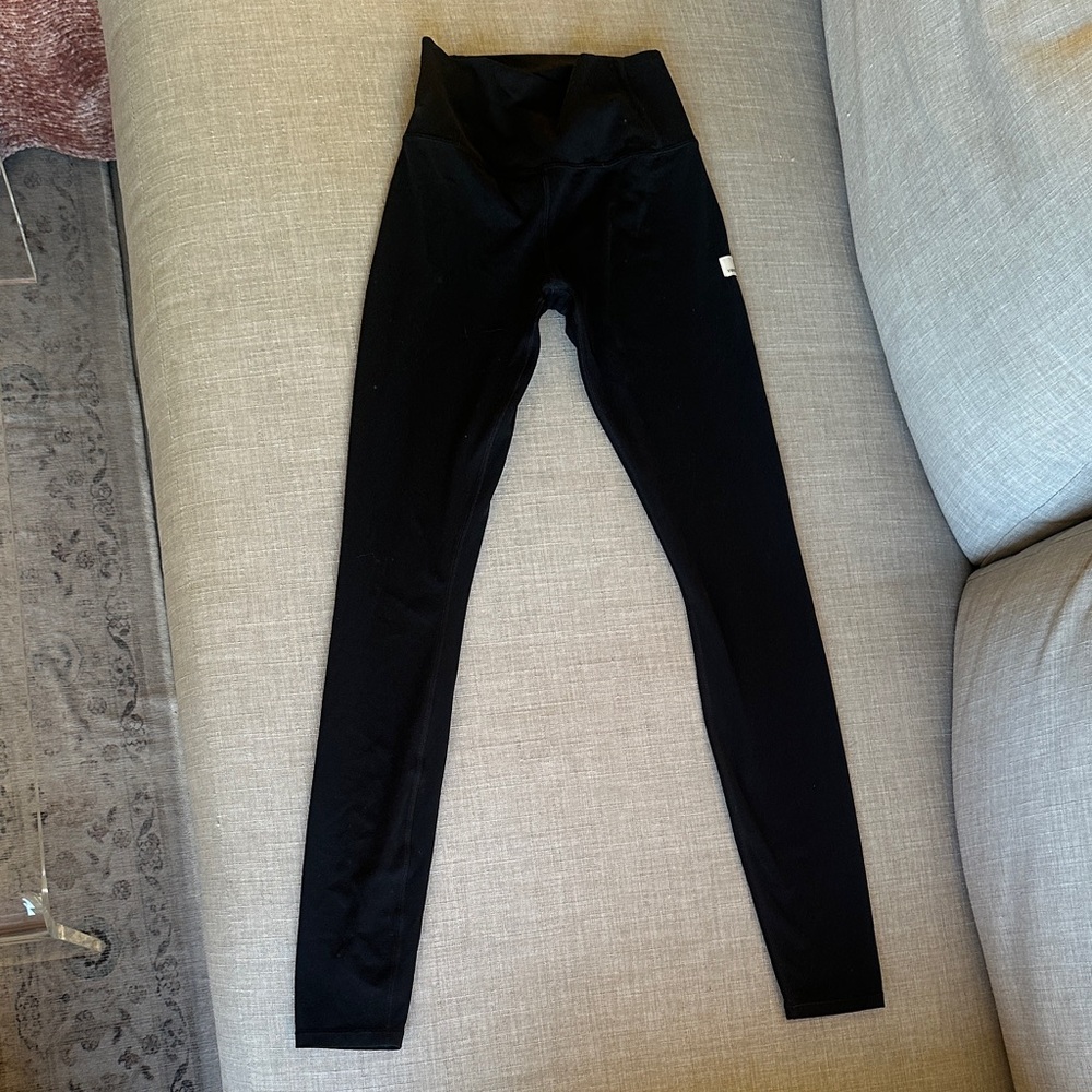 Vuori AllTheFeels black leggings in XS Long